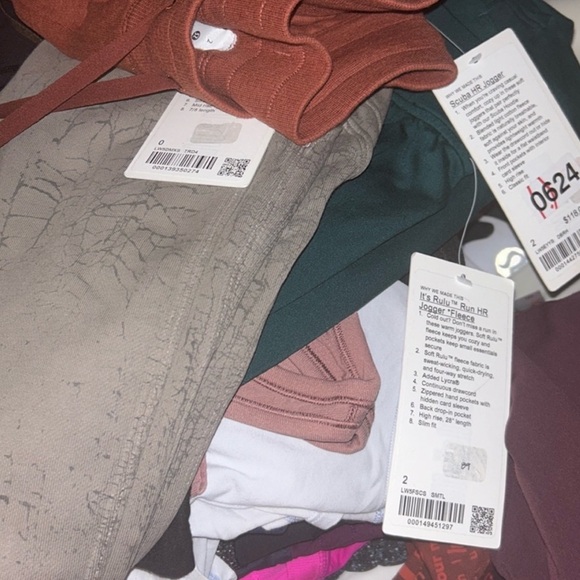 RESELLERS Woman’s Athletic Sports Death pile box 7 items lulu, Nike & more! - Picture 3 of 10